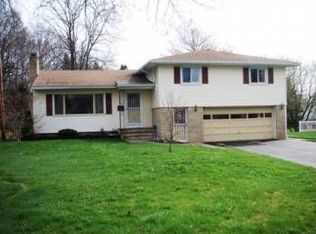 6 Ranch Dr, Rochester, NY 14622