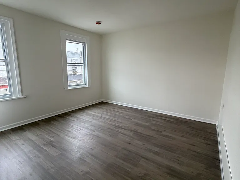 6125 Glenmore Ave #2 — Photo 10