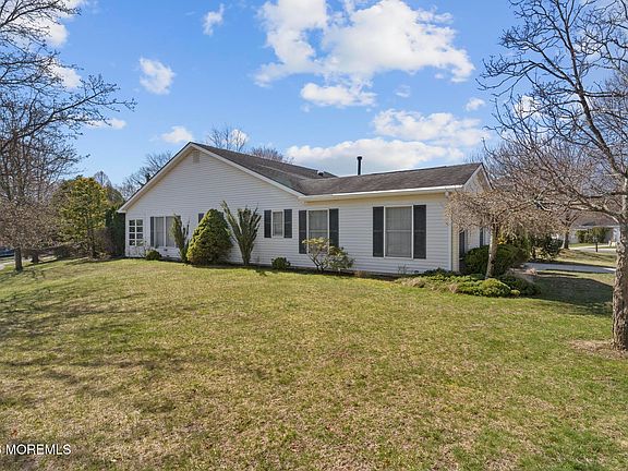 3rd image of 1523 Heatherleaf Lane