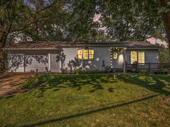 774 Glenview Dr, Plainwell, MI 49080