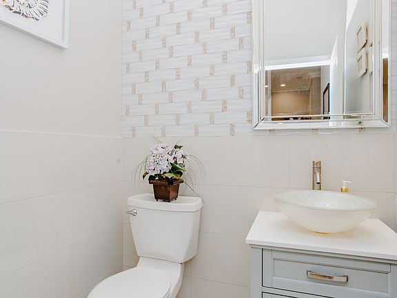 4th image of 11 Rienzi Ln