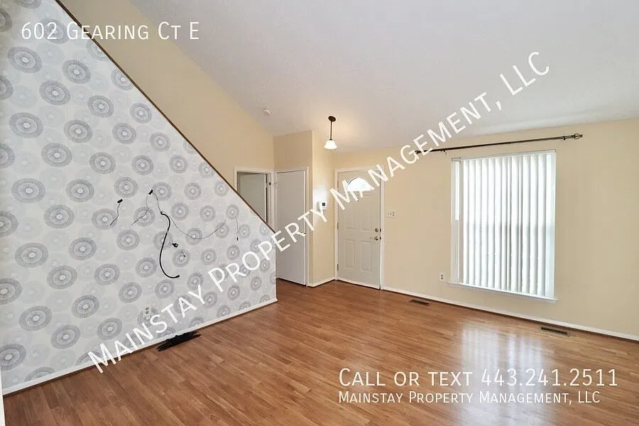 Charming 3 Bedroom Home with Deck! — Photo 4