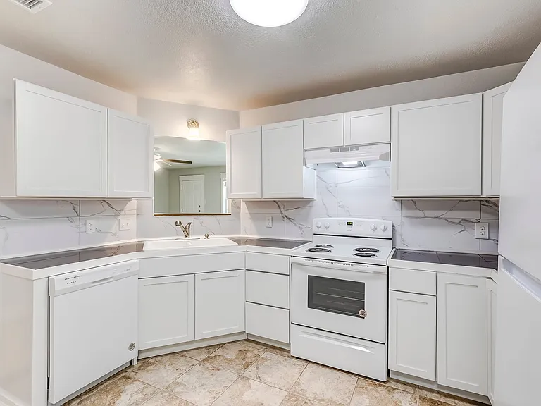 2307 Traverse Dr — Photo 14