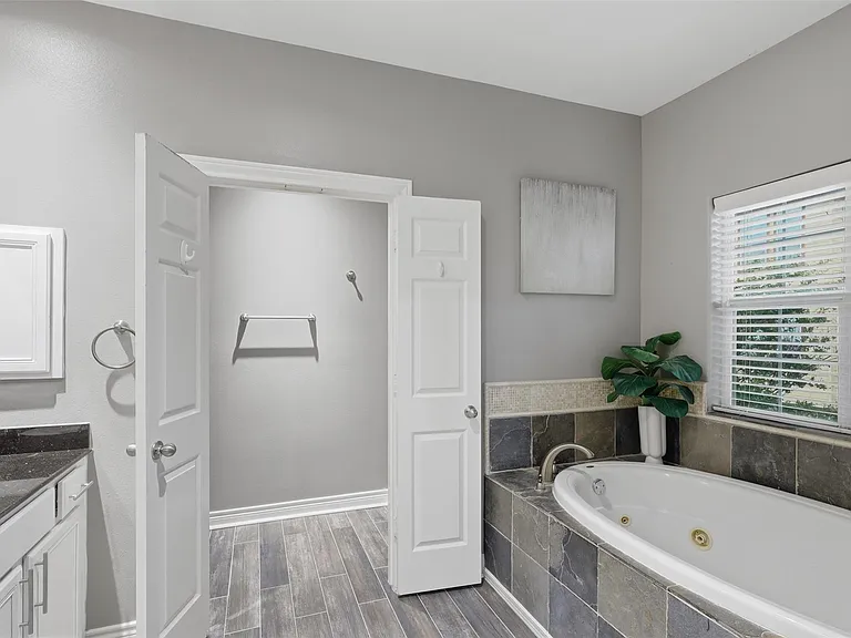 9003 Bayview Cove Dr — Photo 21