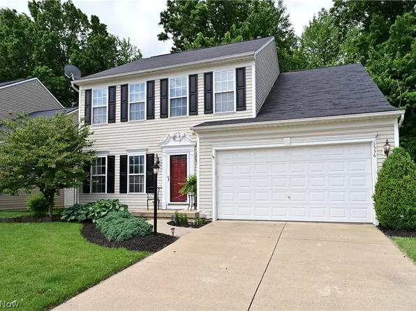 8536 Wayside Dr, Olmsted Falls, OH 44138