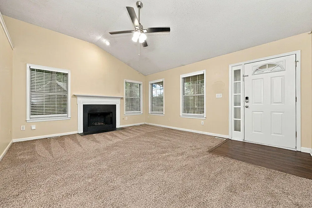 3 bed, 2.0 bath, 1315 sqft, $1,890 — Photo 4
