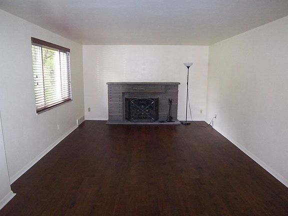 3rd image of 499 Locust Ln