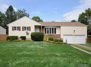 101 Colonial St, East Northport, NY 11731