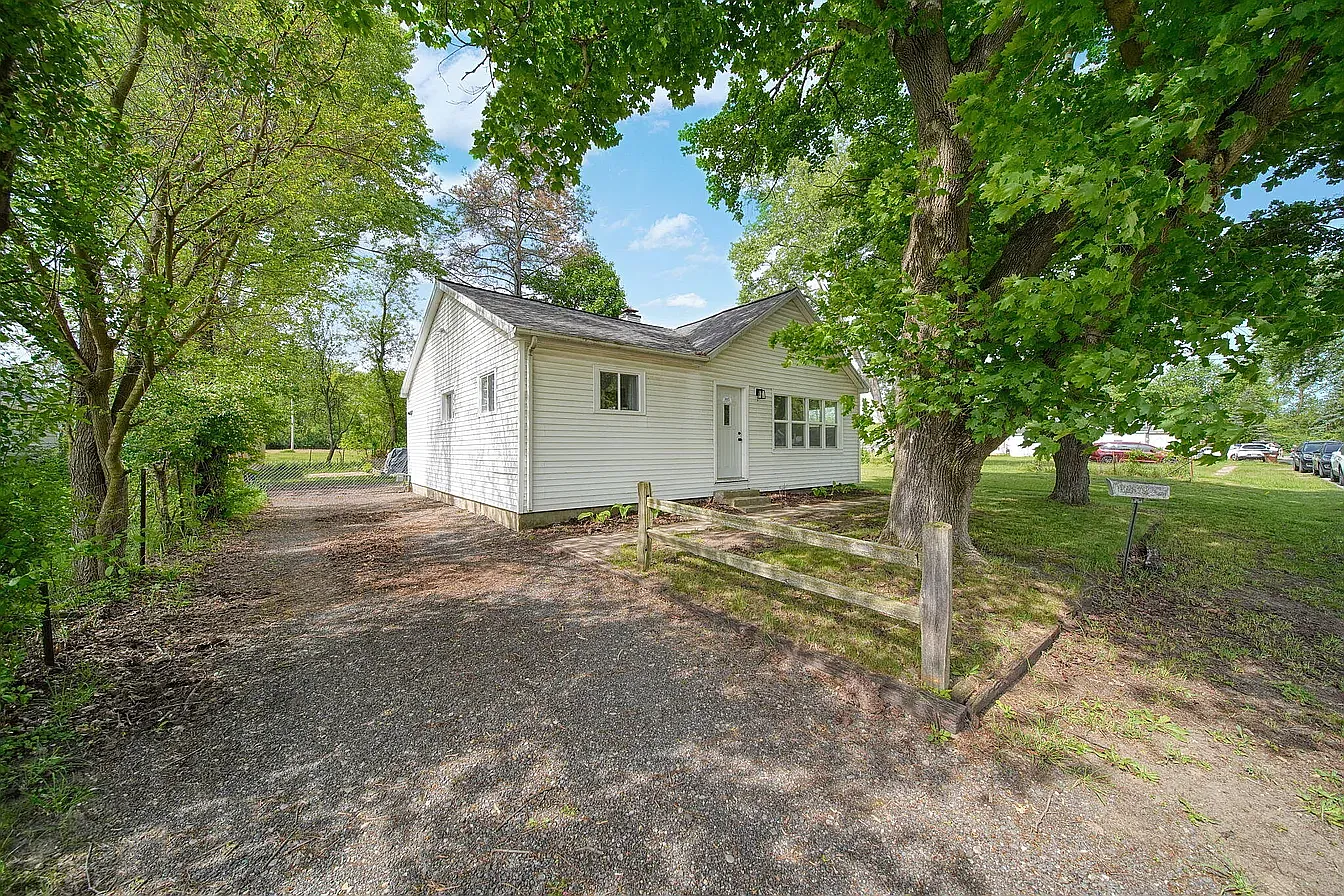 3 bed, 1.5 bath, 983 sqft, $1,800 — Photo 3