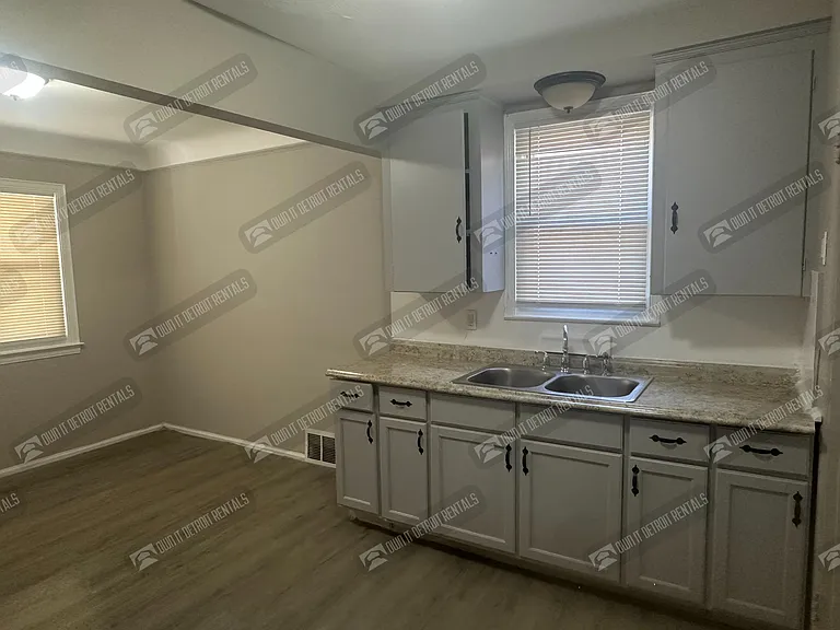7777 Auburn St — Photo 15