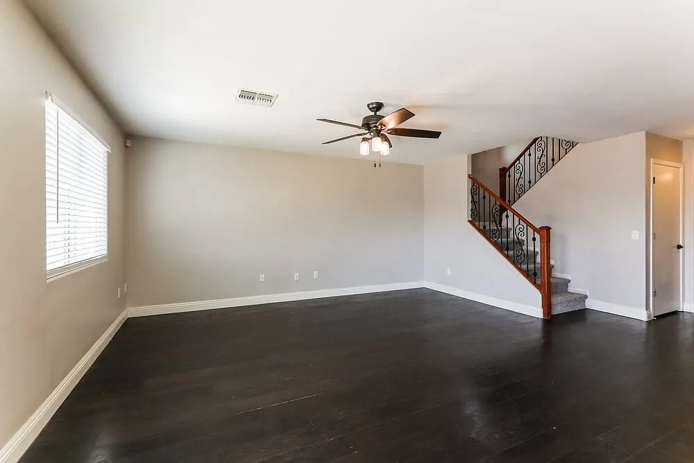 4 bed, 2.5 bath, 2311 sqft, $2,020 — Photo 4