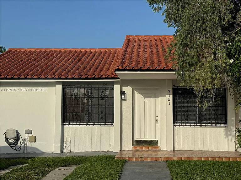 7121 SW 102nd Ct — Photo 1