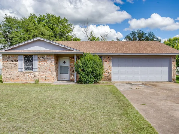 1413 Phillips St, Cleburne, TX 76033