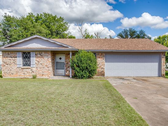 1413 Phillips St, Cleburne, TX 76033