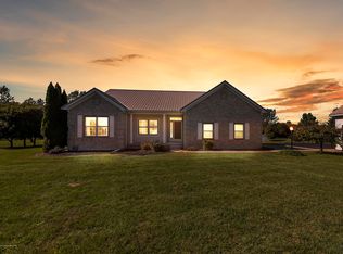3946 Provencal Dr, Eaton Rapids, MI 48827