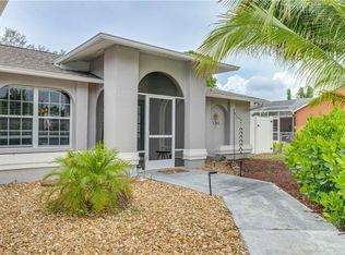 517 Hibiscus Ave, Lehigh Acres, FL 33972