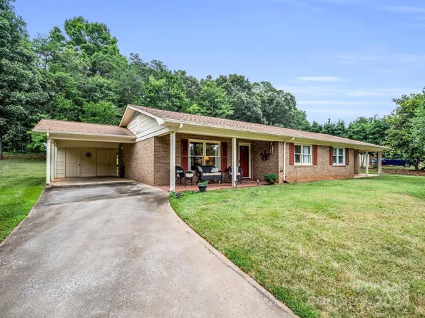 177 Eastwood Village Dr, Bostic, NC 28018