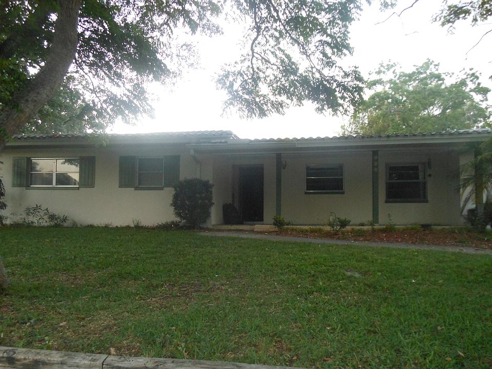 1st image of 928 Knollwood Dr