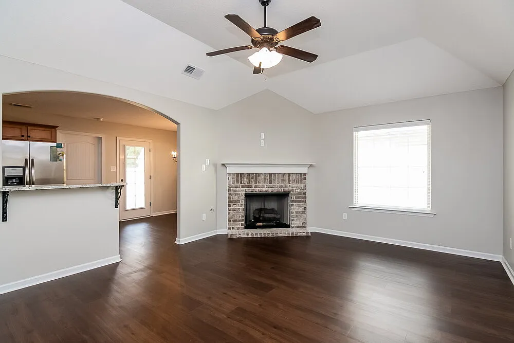 4 bed, 2.0 bath, 1700 sqft, $2,990 — Photo 2