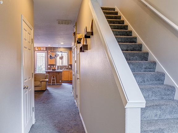4th image of 5836 SE Woodland Dr