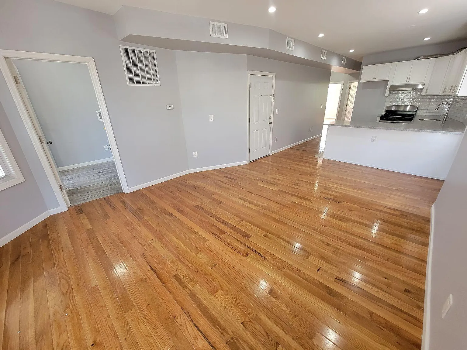 3 bed, $2,100 — Photo 1