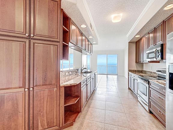4th image of 3205 S Washington Ave #601