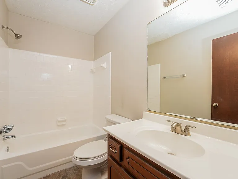 116 Adrian Dr — Photo 13