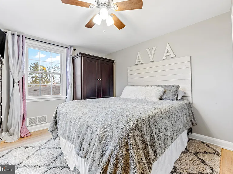 114 E Aylesbury Rd — Photo 26
