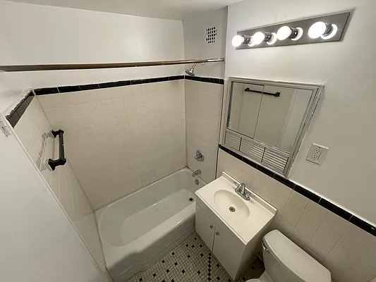 Rented by Winzone Realty Inc | media 35