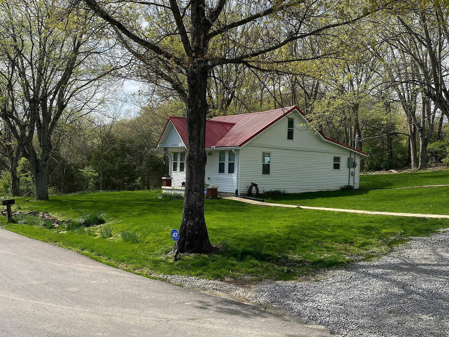 4724 Old Hydes Ferry Pike — Photo 3