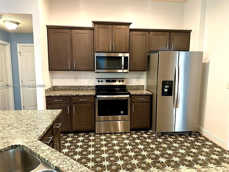 4900 NW Ironton Ave — Photo 5