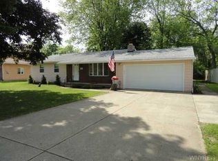 8695 Lozina Dr, Niagara Falls, NY 14304