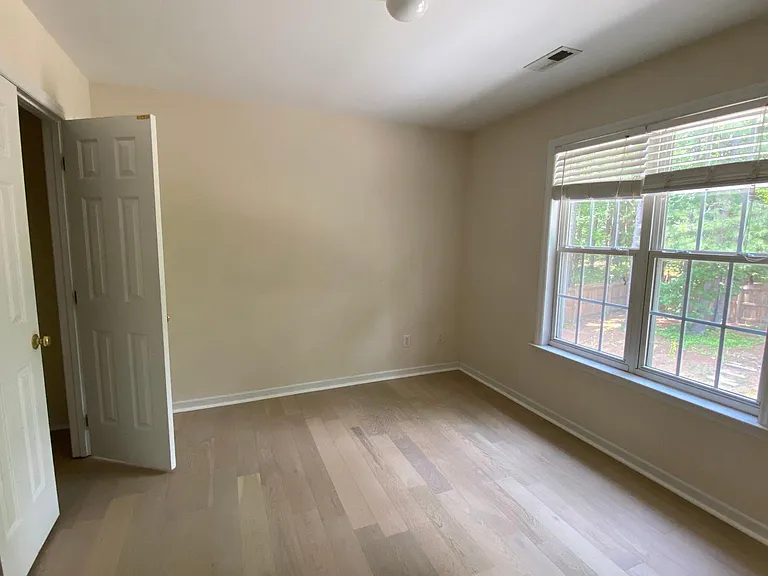 106 Hoboken Ct — Photo 31