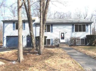 500 Twin Brook Ln, Coventry, RI 02816