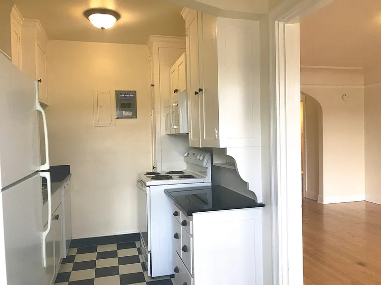 316 E Harrison St — Photo 10