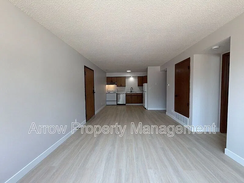 2 bed, 1.0 bath, 788 sqft, $904 — Photo 4