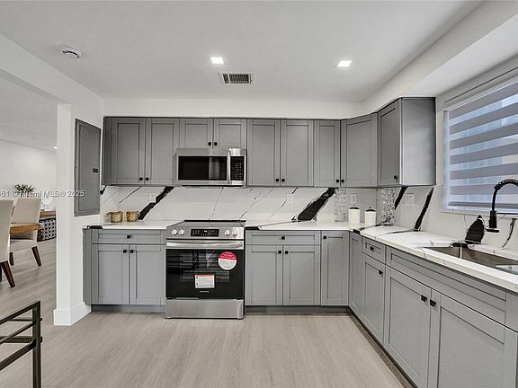4th image of 2101 N 15th Ave