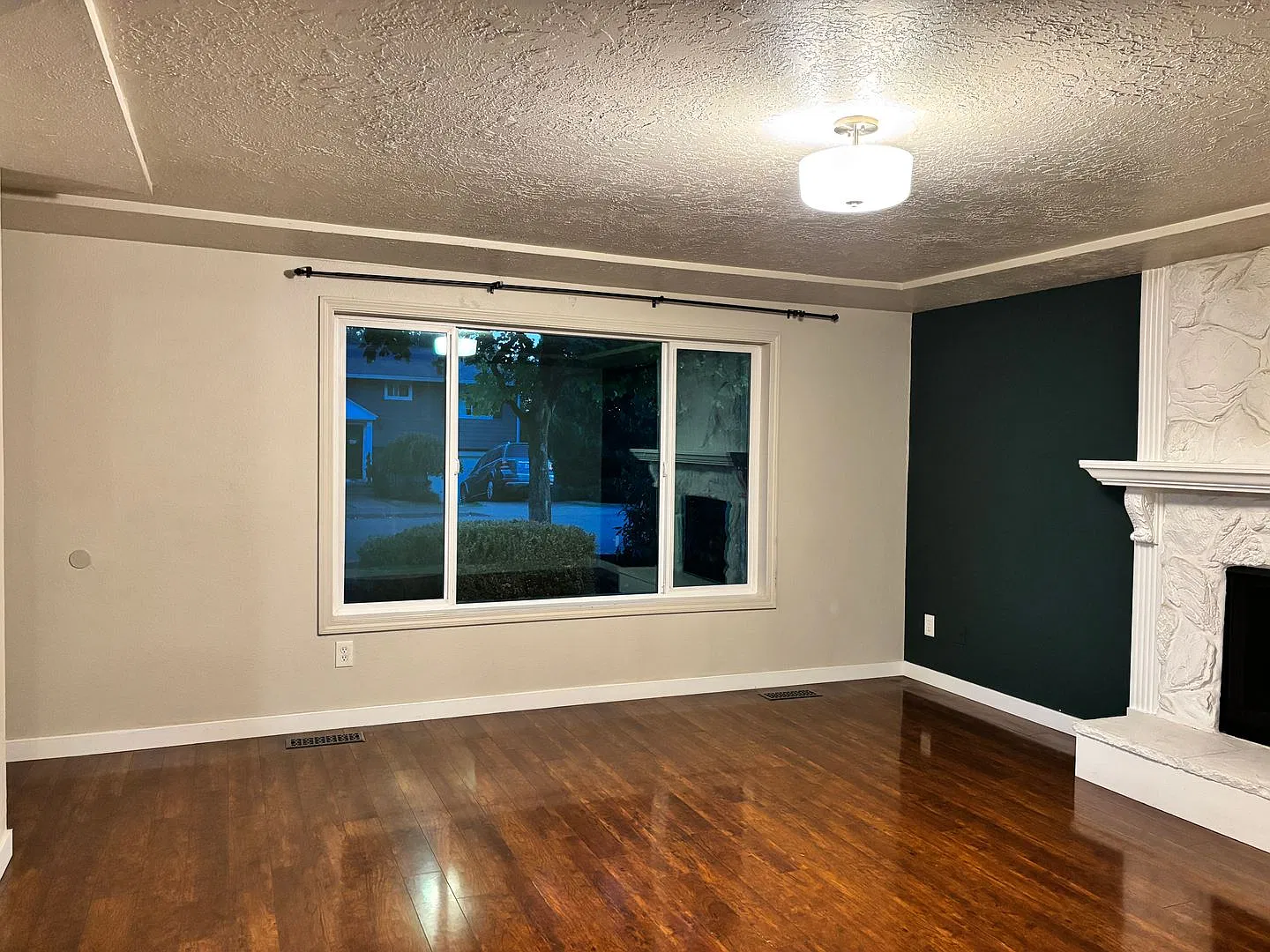 Freshly Updated Ranch Style Home in Newberg — Photo 4