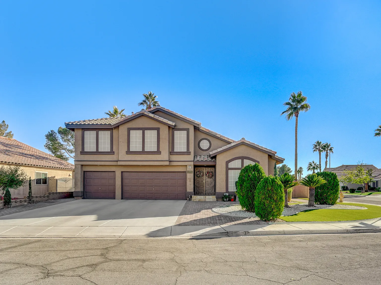 4 bed, 2469 sqft, $3,995 — Photo 3