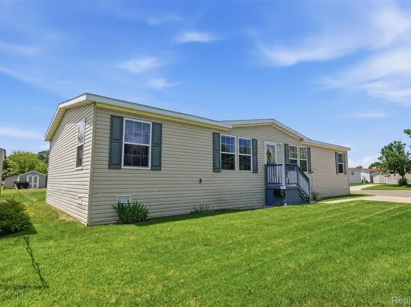 11802 Stoneridge Ct, South Lyon, MI 48178