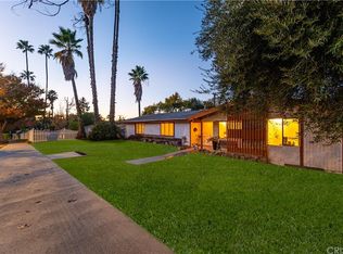 20601 Oxnard St, Woodland Hills, CA 91367