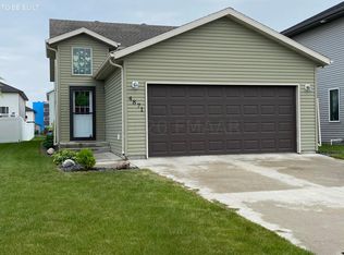 4871 Chelsea Ln S, Fargo, ND 58104