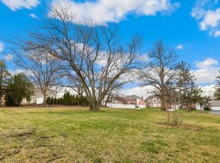 13 E 59th St, Westmont, IL 60559