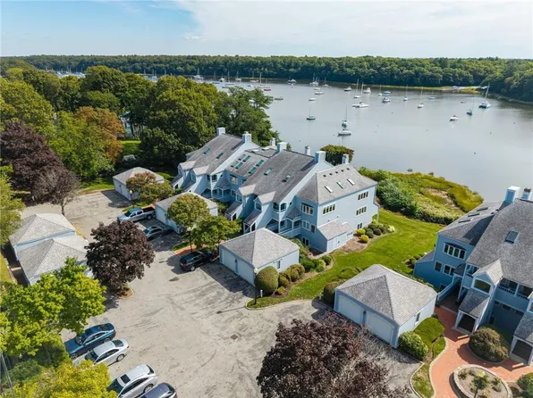 152 Crompton Ave APT 5, East Greenwich, RI 02818