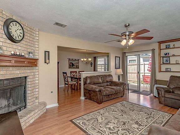 4th image of 4115 Woodcrest Dr