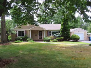 27 Hampton St, Metuchen, NJ 08840