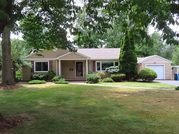 27 Hampton St, Metuchen, NJ 08840