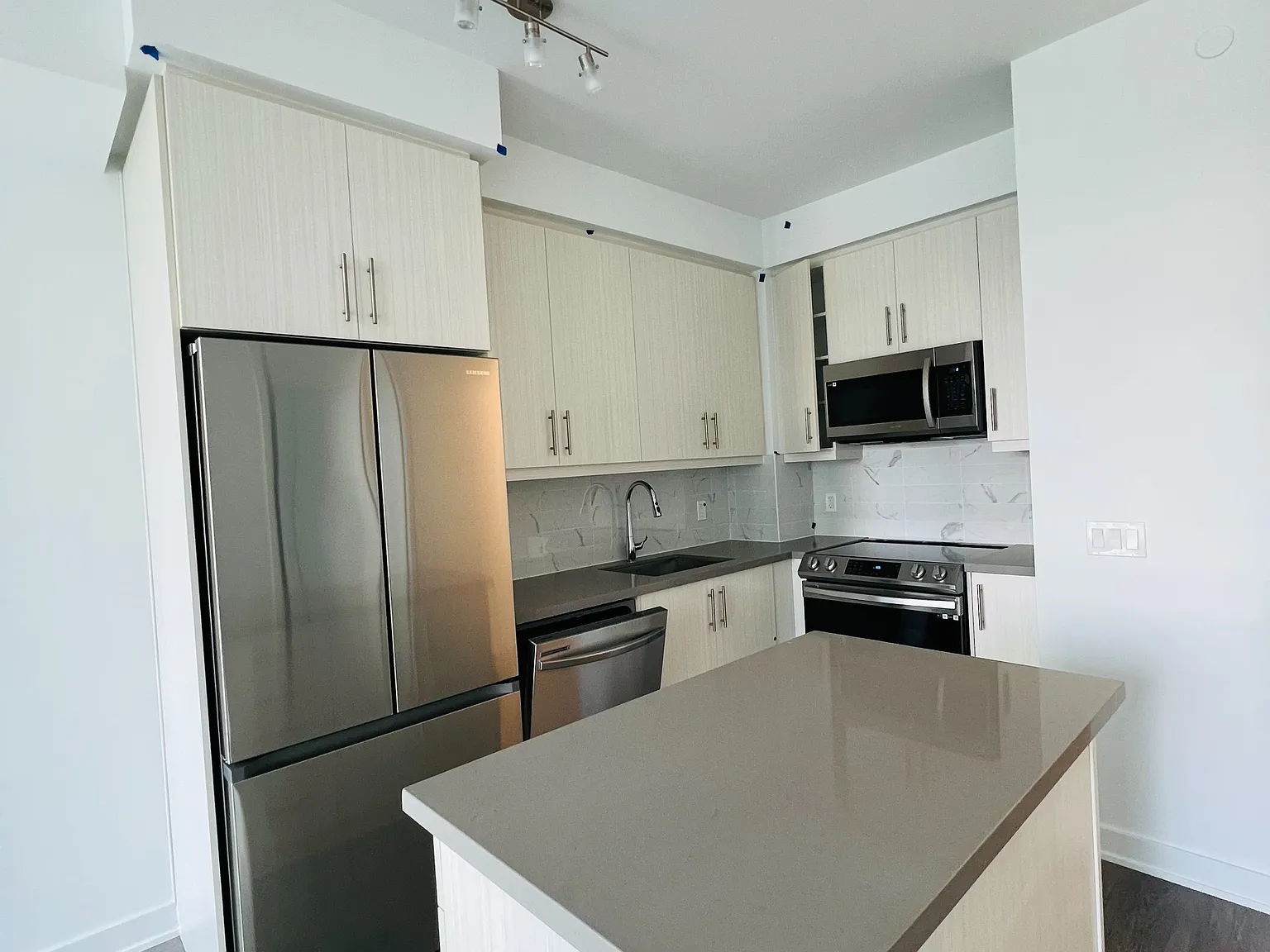 2 bed, $2,580 — Photo 4
