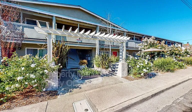 555 Dexter St #I — Photo 13