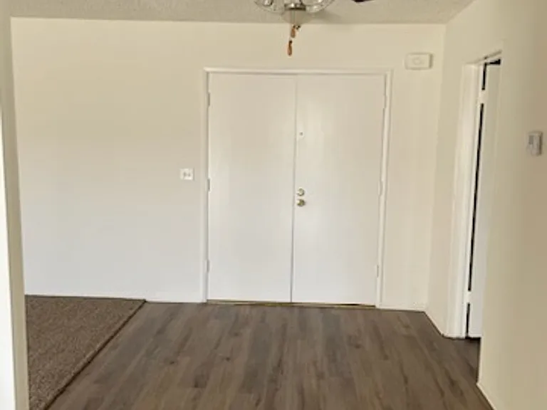 066 - Howard Crest — Photo 1